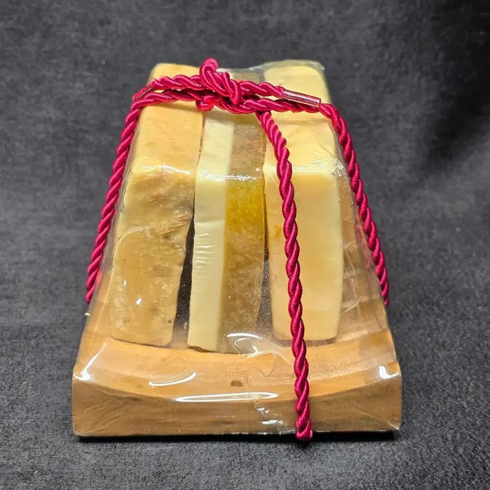 The Body Shop Gardenia Rose + Bar Soap & Wooden Tray Gift Set